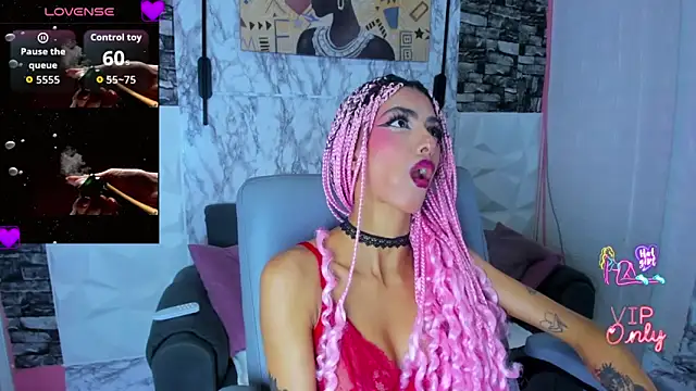 Chat +18 de Queen_Cuarxxo ao vivo