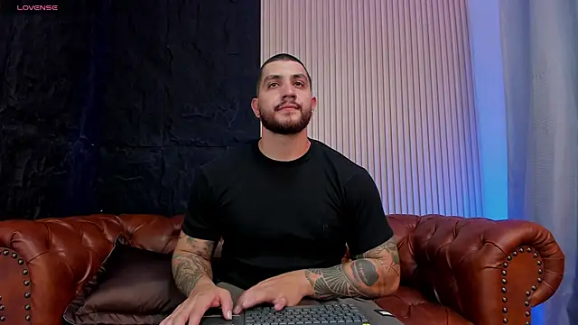 Show modela KyleNorth_ na web-kameri