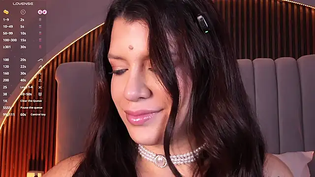 emperatriz_reyes' Webcam Show