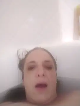 Pokazy przed kamerką – backagainredgirl