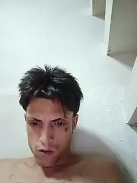 Show modela CubaxxxPeneGrande na web-kameri