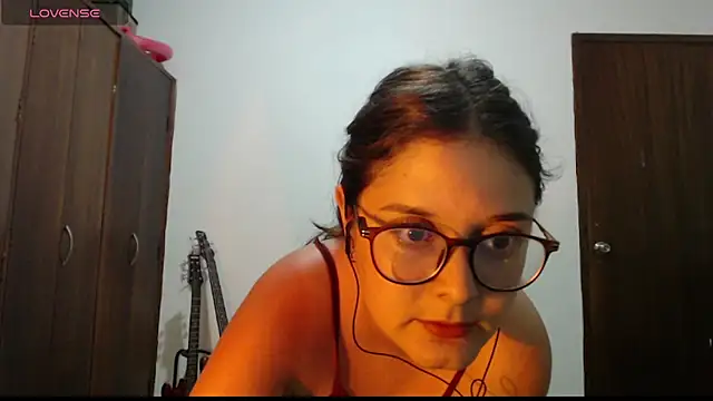 Онлайн чат XXX MadieeLorez