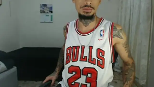 emiliano_hottt Webcam Show