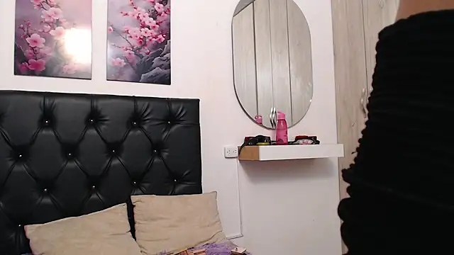 pinky_f00x Adlı Modelin Canlı XXX Sohbeti