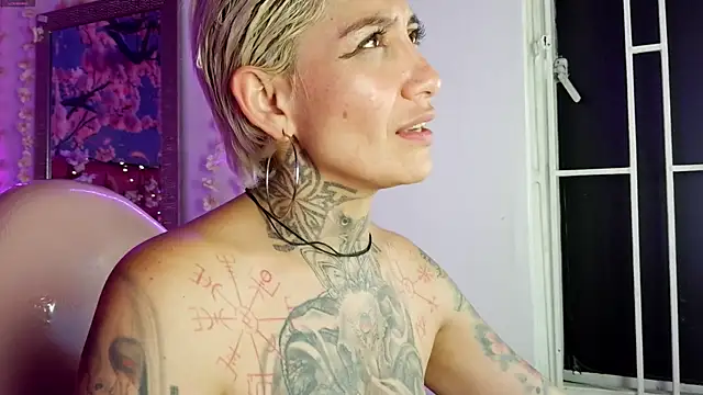 Everlyn_sexx élő XXX-chatje