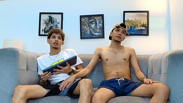 Chat +18 de YOUNG_BOYS_HELL ao vivo