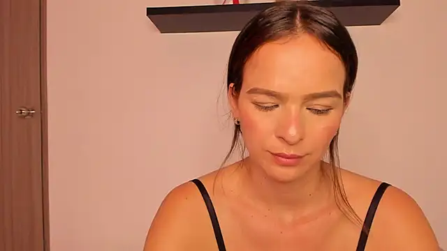 IsablellaDucal Adlı Modelin Canlı XXX Sohbeti