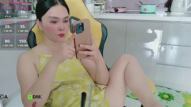 Clumsy_Girl's Live XXX Chat