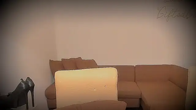 GiftedGirl4u Show Webcam