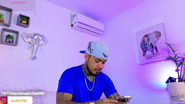 JordanSmiith_: διαδικτυακό σόου στην κάμερα