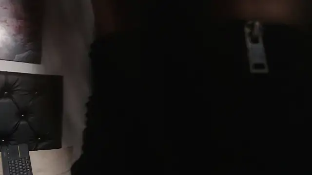 pinky_f00x's Live XXX Chat