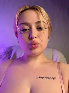 KellyMoorsのライブXXXチャット