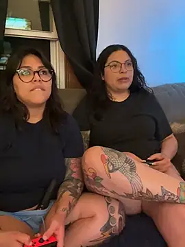 Pokazy przed kamerką – miacanela_xo