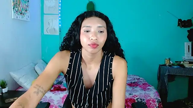 sensitive_brunette élő XXX-chatje