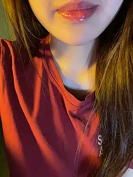 Uyennii02 在線直播表演