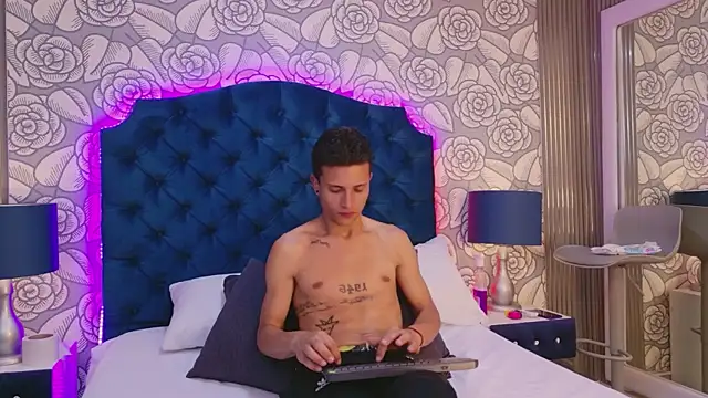 ChloeAndJeanPaul: онлайн-секс-чат