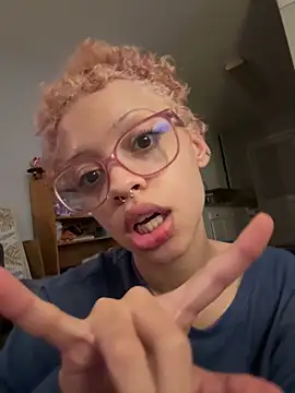 jojosbizarrelyf's Live XXX Chat