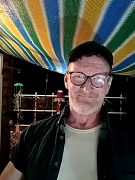 DrMarten42 Show in webcam