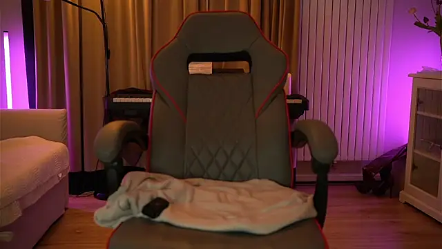 Your_Nicolett: онлайн-секс-чат