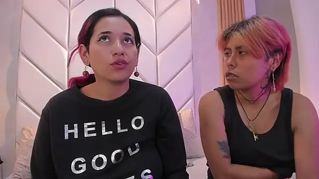 Show modela AnieAndReach na web-kameri