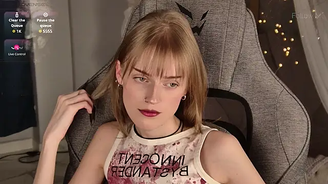 KiraMontoya's Live XXX Chat