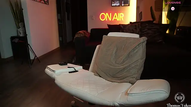 Thomas_Falcon1 即時 XXX 聊天