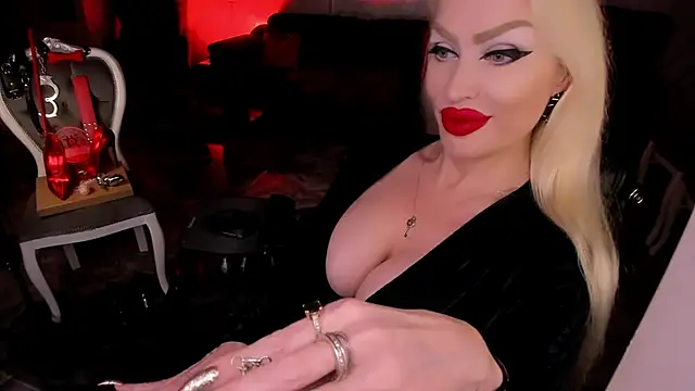 Chat XXX ao vivo de FinDomGod