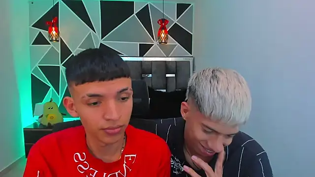 Chatroom XXX en direct de Juan_Nd_Steven