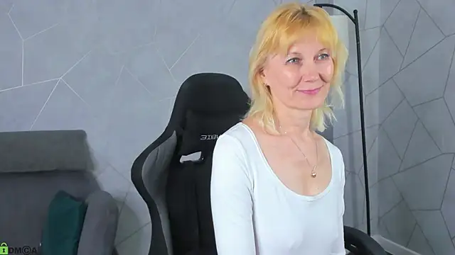 Julie_Lucas 即時 XXX 聊天