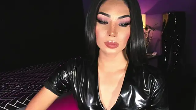 MaxxineMorenaTs webcam show