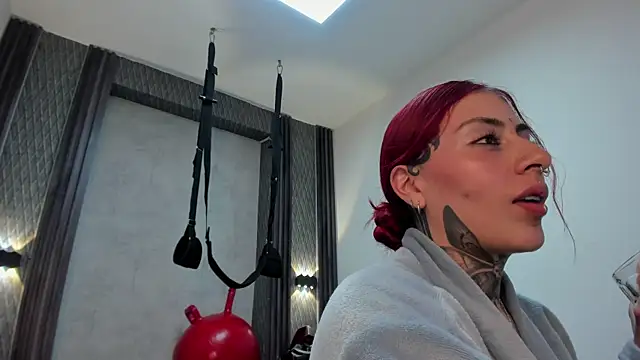 selene_red_ live XXX chat