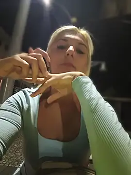 mayhots élő XXX-chatje