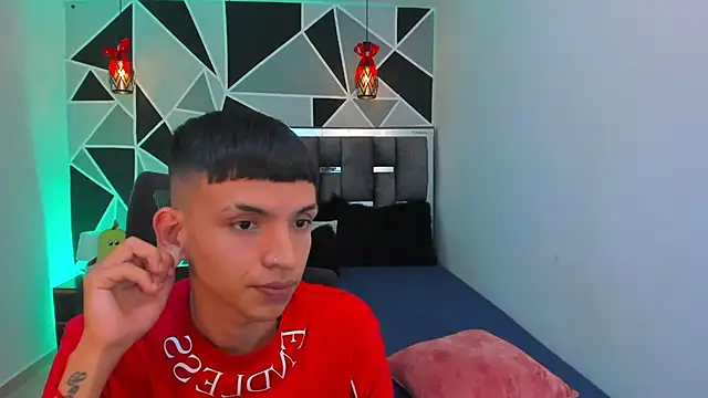 Juan_Nd_Steven Chat XXX live