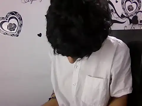 LatinHeatX22's Live XXX Chat