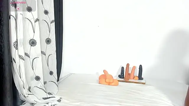 CREAMY_BUBBLEGUM's Live XXX Chat