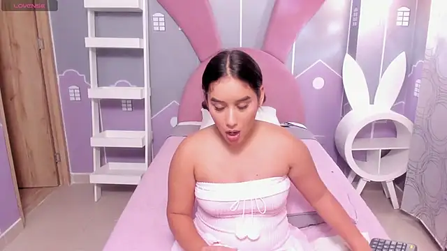 EmmaThompson__n Live XXX chat