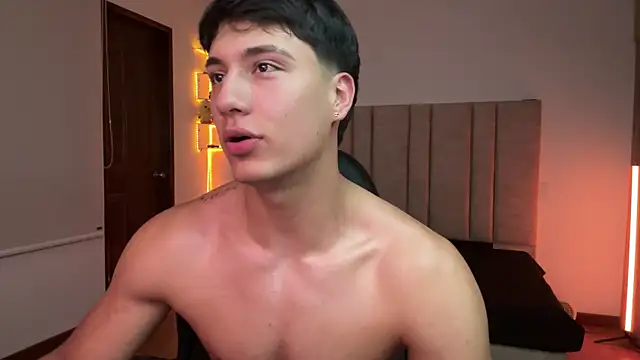 CHRIS_MORGAN1 Adlı Modelin Canlı XXX Sohbeti