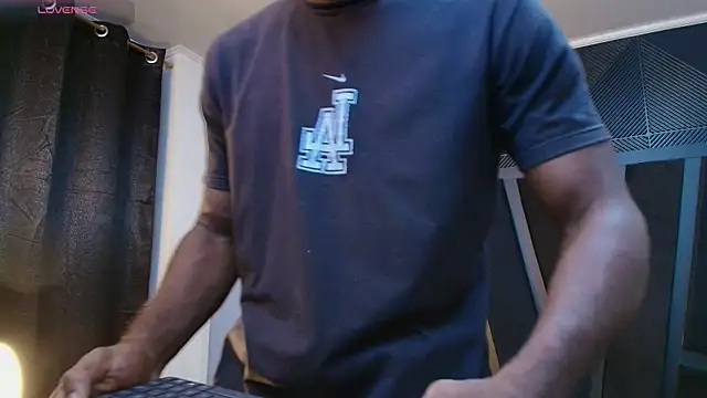 Show modela Oliver_Laurent_ na web-kameri