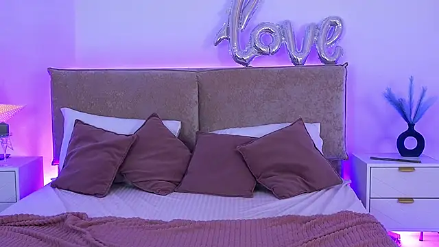 Jules_night: διαδικτυακό σόου στην κάμερα