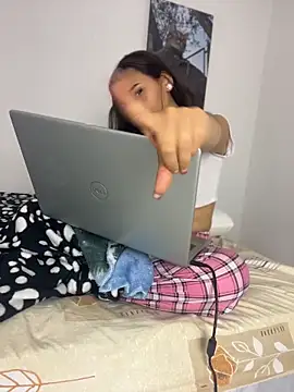 MiaRousexxx_ élő XXX-chatje