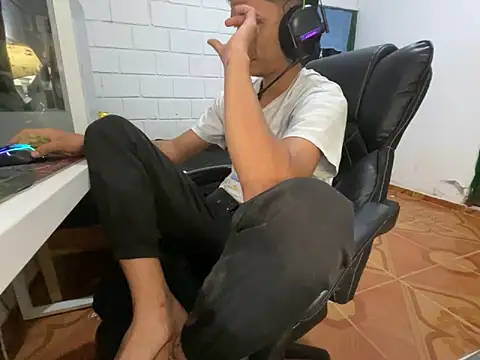 Chat +18 de Max_TheHorseDick ao vivo