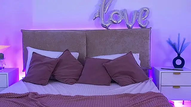 Jules_night: διαδικτυακό σόου στην κάμερα