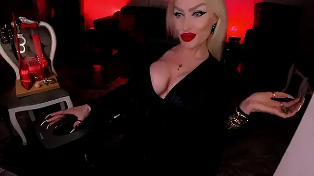 FinDomGod Chat XXX live