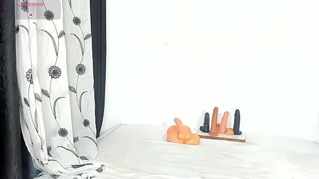 CREAMY_BUBBLEGUM's Live XXX Chat