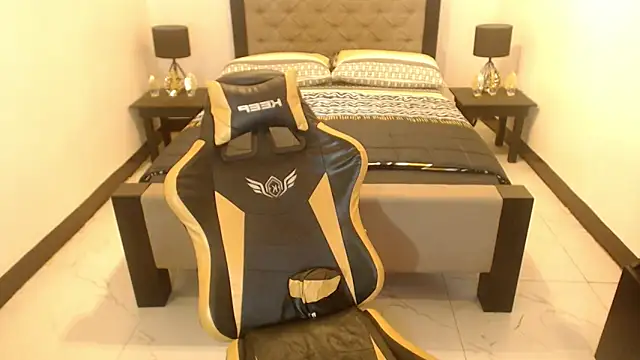 RealHugeCockTs Show Webcam