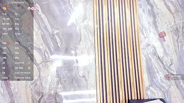 Show modela LauraSaenz01 na web-kameri