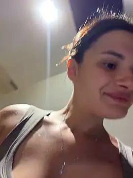 Chatroom XXX en direct de MiraReach