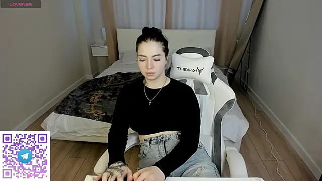 Chat +18 de honey_cherrry ao vivo