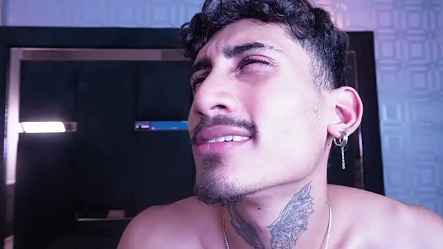 Show modela Dark_Eros_ na web-kameri