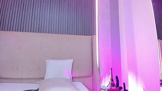 LezyTompsonn Live XXX chat